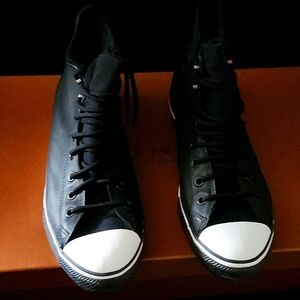 Converse hitop leather white top